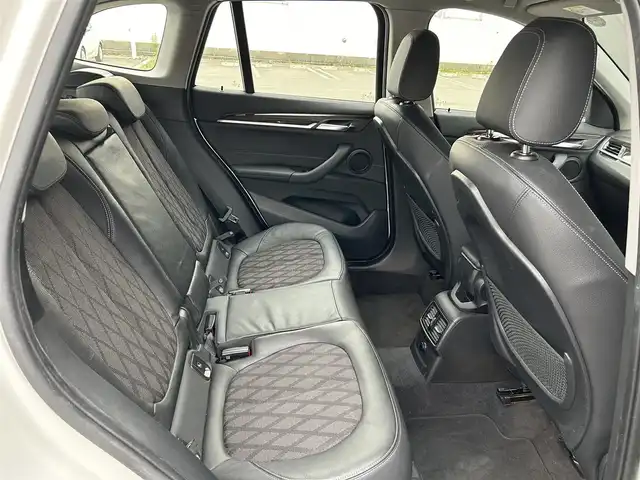ＢＭＷ Ｘ１ xDrive 18d xライン 道東・釧路十勝 2017(平29)年 4.9万km ミネラルホワイト 純正HDDナビ/CD/DVD/BT/USB/コーナーセンサー(前後)/バックカメラ/パワーバックドア/ハーフレザーシート/LEDヘッドライト/オートライト/フロント/リアフォグライト/ミラーETC/純正フロアマット/インテリジェントセーフティ/ダウンヒルアシストコントロール/革巻ステアリング/リモコン/プッシュスタート/スマートキー/スペア1本
