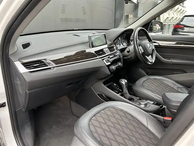 ＢＭＷ Ｘ１ xDrive 18d xライン 道東・釧路十勝 2017(平29)年 4.9万km ミネラルホワイト 純正HDDナビ/CD/DVD/BT/USB/コーナーセンサー(前後)/バックカメラ/パワーバックドア/ハーフレザーシート/LEDヘッドライト/オートライト/フロント/リアフォグライト/ミラーETC/純正フロアマット/インテリジェントセーフティ/ダウンヒルアシストコントロール/革巻ステアリング/リモコン/プッシュスタート/スマートキー/スペア1本