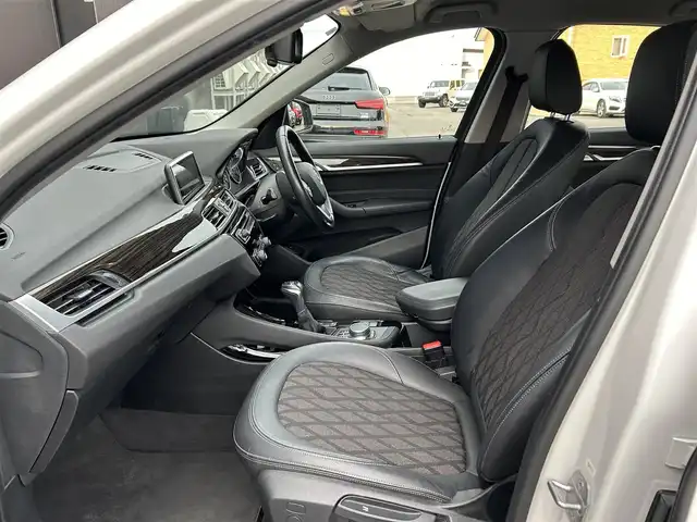 ＢＭＷ Ｘ１ xDrive 18d xライン 道東・釧路十勝 2017(平29)年 4.9万km ミネラルホワイト 純正HDDナビ/CD/DVD/BT/USB/コーナーセンサー(前後)/バックカメラ/パワーバックドア/ハーフレザーシート/LEDヘッドライト/オートライト/フロント/リアフォグライト/ミラーETC/純正フロアマット/インテリジェントセーフティ/ダウンヒルアシストコントロール/革巻ステアリング/リモコン/プッシュスタート/スマートキー/スペア1本