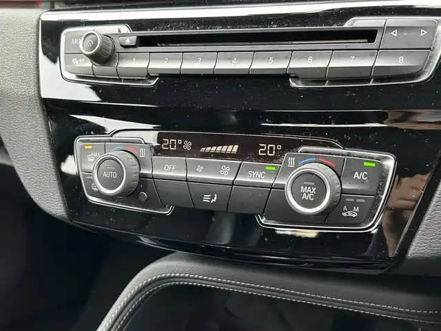 ＢＭＷ Ｘ１ xDrive 18d xライン 道東・釧路十勝 2017(平29)年 4.9万km ミネラルホワイト 純正HDDナビ/CD/DVD/BT/USB/コーナーセンサー(前後)/バックカメラ/パワーバックドア/ハーフレザーシート/LEDヘッドライト/オートライト/フロント/リアフォグライト/ミラーETC/純正フロアマット/インテリジェントセーフティ/ダウンヒルアシストコントロール/革巻ステアリング/リモコン/プッシュスタート/スマートキー/スペア1本
