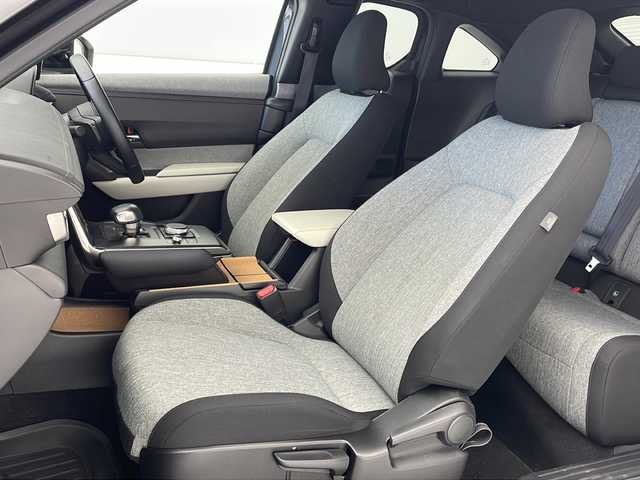 マツダ ＭＸ－３０ 沖縄県 2022(令4)年 1.5万km マシーングレープレミアムM マツダコネクトナビ　/　(フルセグTV　Bluetooth)/バックカメラ　/クルーズコントロール　/ＢＯＳＥプレミアムサウンド　/ＬＥＤヘッドライト/オートライト/オートマチックハイビーム　　/アイドリングストップ　/プッシュスタート　/スマートキー/純正フロアマット/純正18インチアルミホイール/クリアランスソナー