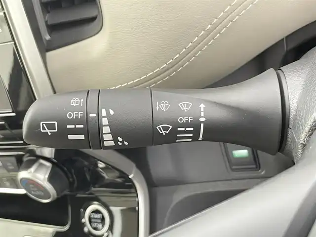 日産 セレナ ハイウェイスター V 千葉県 2022(令4)年 3.6万km ダイヤモンドブラック 禁煙車/両側電動ドア/純正エアロ（フロントスポイラー）/エマージェンシーブレーキ/・プロパイロット/・車線逸脱警報システム/・ブラインドスポットモニター/・クリアランスソナー/純正10インチメモリナビ/・CD/DVD/Bluetooth/フルセグTV/・フリップダウンモニター/・アラウンドビューモニター/・インテリジェントルームミラー/・ビルトインETC/革巻きステアリング/・ステアリングスイッチ/電子パーキング/・ブレーキホールド/純正フロアマット/純正16インチAW/オートライト/・LEDヘッドライト/・LEDフォグランプ