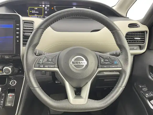 日産 セレナ ハイウェイスター V 千葉県 2022(令4)年 3.6万km ダイヤモンドブラック 禁煙車/両側電動ドア/純正エアロ（フロントスポイラー）/エマージェンシーブレーキ/・プロパイロット/・車線逸脱警報システム/・ブラインドスポットモニター/・クリアランスソナー/純正10インチメモリナビ/・CD/DVD/Bluetooth/フルセグTV/・フリップダウンモニター/・アラウンドビューモニター/・インテリジェントルームミラー/・ビルトインETC/革巻きステアリング/・ステアリングスイッチ/電子パーキング/・ブレーキホールド/純正フロアマット/純正16インチAW/オートライト/・LEDヘッドライト/・LEDフォグランプ