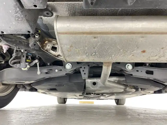トヨタ プリウス Sセーフティプラス 愛知県 2018(平30)年 4.6万km ホワイトパールクリスタルシャイン 禁煙車/純正9インチナビ/（CD/DVD/Bluetooth/フルセグTV/SD)/バックカメラ/トヨタセーフティセンス/・パーキングアシスト/・レーダークルーズコントロール/・プリクラッシュセーフティ/・リアトラフィックモニター/・レーンディパーチャーアラート/・オートマチックハイビー・/・リアランスソナー/ETC2.0/ドライブレコーダー/純正アルミホイール/純正LEDヘッドライト/フロントフォグランプ/オートライト/スマートキー/プッシュスタート/電動格納ミラー/オートエアコン/フロアマット
