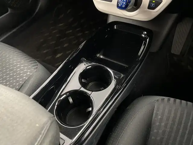 トヨタ プリウス Sセーフティプラス 愛知県 2018(平30)年 4.6万km ホワイトパールクリスタルシャイン 禁煙車/純正9インチナビ/（CD/DVD/Bluetooth/フルセグTV/SD)/バックカメラ/トヨタセーフティセンス/・パーキングアシスト/・レーダークルーズコントロール/・プリクラッシュセーフティ/・リアトラフィックモニター/・レーンディパーチャーアラート/・オートマチックハイビー・/・リアランスソナー/ETC2.0/ドライブレコーダー/純正アルミホイール/純正LEDヘッドライト/フロントフォグランプ/オートライト/スマートキー/プッシュスタート/電動格納ミラー/オートエアコン/フロアマット