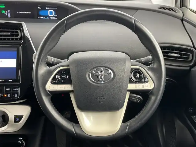 トヨタ プリウス Sセーフティプラス 愛知県 2018(平30)年 4.6万km ホワイトパールクリスタルシャイン 禁煙車/純正9インチナビ/（CD/DVD/Bluetooth/フルセグTV/SD)/バックカメラ/トヨタセーフティセンス/・パーキングアシスト/・レーダークルーズコントロール/・プリクラッシュセーフティ/・リアトラフィックモニター/・レーンディパーチャーアラート/・オートマチックハイビー・/・リアランスソナー/ETC2.0/ドライブレコーダー/純正アルミホイール/純正LEDヘッドライト/フロントフォグランプ/オートライト/スマートキー/プッシュスタート/電動格納ミラー/オートエアコン/フロアマット