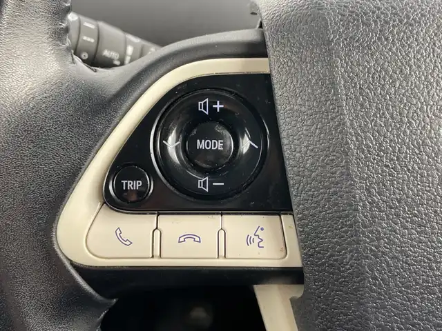 トヨタ プリウス Sセーフティプラス 愛知県 2018(平30)年 4.6万km ホワイトパールクリスタルシャイン 禁煙車/純正9インチナビ/（CD/DVD/Bluetooth/フルセグTV/SD)/バックカメラ/トヨタセーフティセンス/・パーキングアシスト/・レーダークルーズコントロール/・プリクラッシュセーフティ/・リアトラフィックモニター/・レーンディパーチャーアラート/・オートマチックハイビー・/・リアランスソナー/ETC2.0/ドライブレコーダー/純正アルミホイール/純正LEDヘッドライト/フロントフォグランプ/オートライト/スマートキー/プッシュスタート/電動格納ミラー/オートエアコン/フロアマット