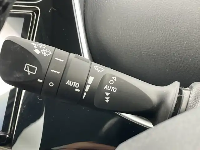 トヨタ プリウス Sセーフティプラス 愛知県 2018(平30)年 4.6万km ホワイトパールクリスタルシャイン 禁煙車/純正9インチナビ/（CD/DVD/Bluetooth/フルセグTV/SD)/バックカメラ/トヨタセーフティセンス/・パーキングアシスト/・レーダークルーズコントロール/・プリクラッシュセーフティ/・リアトラフィックモニター/・レーンディパーチャーアラート/・オートマチックハイビー・/・リアランスソナー/ETC2.0/ドライブレコーダー/純正アルミホイール/純正LEDヘッドライト/フロントフォグランプ/オートライト/スマートキー/プッシュスタート/電動格納ミラー/オートエアコン/フロアマット