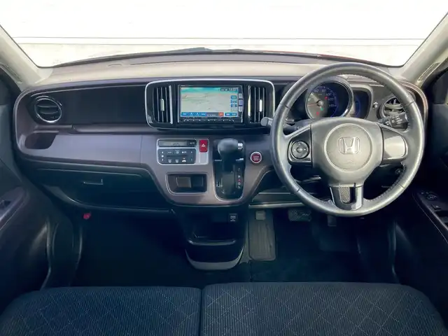 ホンダ Ｎ ＯＮＥ プレミアム Lパッケージ 静岡県 2013(平25)年 8.3万km ミラノレッド ツートンカラースタイル/純正メモリーナビ(VXM-122VFi)/　AM FM CD DVD Bluetooth SD/ETC/HIDオートヘッドライト/革巻きステアリング/ステアリングスイッチ/アイドリングストップ/スマートキー＆プッシュスタート/フロントフォグランプ/フルセグTV/バックモニター/純正14インチアルミホイール