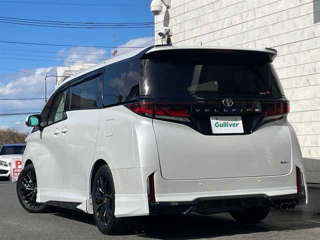 トヨタ ヴェルファイア ハイブリット Z プレミア 埼玉県 2023(令5)年 2.6万km プラチナホワイトパールマイカ ワンオーナー/AIS検査済み/GRフルエアロ/純正ナビゲーション/・フルセグテレビ/・AppleCarPlay/・AndroidAuto/・BT/トヨタチームメイト/セーフティセンス（予防安全パッケージ）/レーダークルーズコントロール/レーンキープ/ブラインドスポットモニター/パーキングブレーキサポート/オートパーキング/ヘッドアップディスプレー/オートマチックハイビーム/パノラミックビューカメラ/パノラマルーフ/デジタルインナーミラー/前後ドライブレコーダー/1、2列目快適温熱シート/運転席&助手席パワーシート/2列目エグゼクティブパワーシート/ハンドルヒーター/置くだけ充電/両側パワースライドドア/パワーバックドア/LEDフロントフォグランプ/100V電源