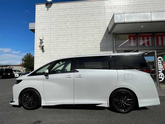 トヨタ ヴェルファイア ハイブリット Z プレミア 埼玉県 2023(令5)年 2.6万km プラチナホワイトパールマイカ ワンオーナー/AIS検査済み/GRフルエアロ/純正ナビゲーション/・フルセグテレビ/・AppleCarPlay/・AndroidAuto/・BT/トヨタチームメイト/セーフティセンス（予防安全パッケージ）/レーダークルーズコントロール/レーンキープ/ブラインドスポットモニター/パーキングブレーキサポート/オートパーキング/ヘッドアップディスプレー/オートマチックハイビーム/パノラミックビューカメラ/パノラマルーフ/デジタルインナーミラー/前後ドライブレコーダー/1、2列目快適温熱シート/運転席&助手席パワーシート/2列目エグゼクティブパワーシート/ハンドルヒーター/置くだけ充電/両側パワースライドドア/パワーバックドア/LEDフロントフォグランプ/100V電源