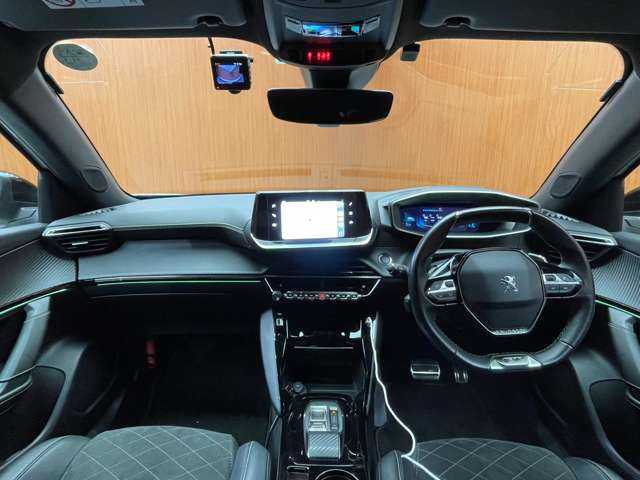 プジョー プジョー ２００８ GT ブルー HDi 千葉県 2022(令4)年 3.8万km ネイクルホワイト ＡＣＣ　/パノラマＳＲ　/ＣａｒＰｌａｙ　/Ｂカメラ　/半革シート　/シートヒーター　/ＬＥＤヘッドライト　/プッシュスタート　/パドルシフト　/衝突軽減Ｂ　/ＢＢＳＭ　/ＬＫＡ　/前後ドラレコ　/ＥＴＣ