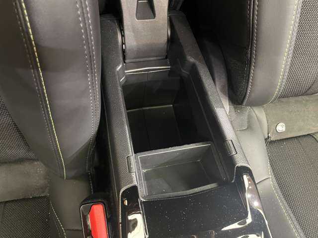 プジョー プジョー ２００８ GT ブルー HDi 千葉県 2022(令4)年 3.8万km ネイクルホワイト ＡＣＣ　/パノラマＳＲ　/ＣａｒＰｌａｙ　/Ｂカメラ　/半革シート　/シートヒーター　/ＬＥＤヘッドライト　/プッシュスタート　/パドルシフト　/衝突軽減Ｂ　/ＢＢＳＭ　/ＬＫＡ　/前後ドラレコ　/ＥＴＣ