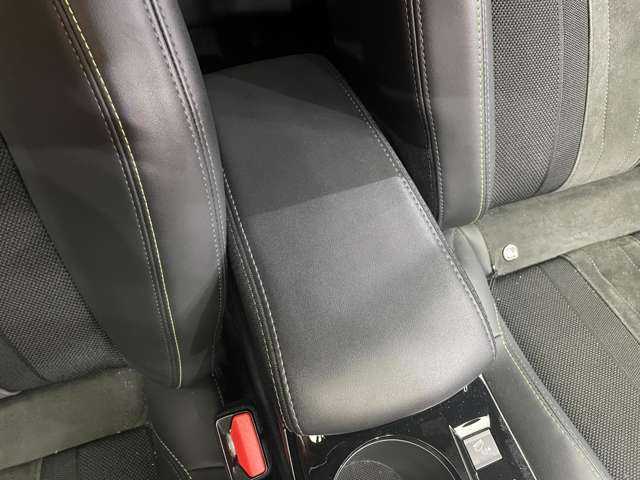 プジョー プジョー ２００８ GT ブルー HDi 千葉県 2022(令4)年 3.8万km ネイクルホワイト ＡＣＣ　/パノラマＳＲ　/ＣａｒＰｌａｙ　/Ｂカメラ　/半革シート　/シートヒーター　/ＬＥＤヘッドライト　/プッシュスタート　/パドルシフト　/衝突軽減Ｂ　/ＢＢＳＭ　/ＬＫＡ　/前後ドラレコ　/ＥＴＣ