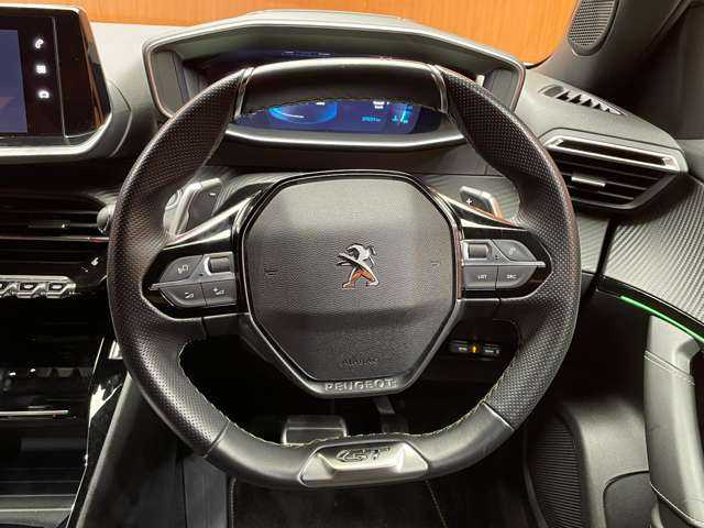 プジョー プジョー ２００８ GT ブルー HDi 千葉県 2022(令4)年 3.8万km ネイクルホワイト ＡＣＣ　/パノラマＳＲ　/ＣａｒＰｌａｙ　/Ｂカメラ　/半革シート　/シートヒーター　/ＬＥＤヘッドライト　/プッシュスタート　/パドルシフト　/衝突軽減Ｂ　/ＢＢＳＭ　/ＬＫＡ　/前後ドラレコ　/ＥＴＣ