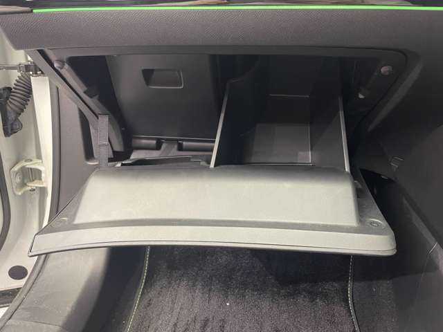 プジョー プジョー ２００８ GT ブルー HDi 千葉県 2022(令4)年 3.8万km ネイクルホワイト ＡＣＣ　/パノラマＳＲ　/ＣａｒＰｌａｙ　/Ｂカメラ　/半革シート　/シートヒーター　/ＬＥＤヘッドライト　/プッシュスタート　/パドルシフト　/衝突軽減Ｂ　/ＢＢＳＭ　/ＬＫＡ　/前後ドラレコ　/ＥＴＣ