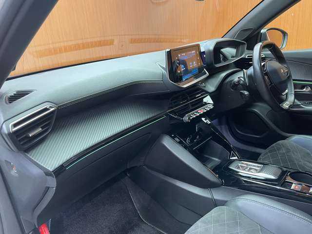 プジョー プジョー ２００８ GT ブルー HDi 千葉県 2022(令4)年 3.8万km ネイクルホワイト ＡＣＣ　/パノラマＳＲ　/ＣａｒＰｌａｙ　/Ｂカメラ　/半革シート　/シートヒーター　/ＬＥＤヘッドライト　/プッシュスタート　/パドルシフト　/衝突軽減Ｂ　/ＢＢＳＭ　/ＬＫＡ　/前後ドラレコ　/ＥＴＣ