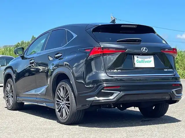 レクサス ＮＸ 300h バージョンL 鹿児島県 2017(平29)年 7.9万km グラファイトブラックガラスフレーク 純正ナビ/バックカメラ/フルセグテレビ/Bluetooth/サンルーフ/レーダークルーズコントロール/クリアランスソナー/ETC2.0/前後ドライブレコーダー/ブラインドスポットモニター/シートヒーター/ステアリングヒーター/パワーウィンドウ/パワーステアリング/純正フロアマット/純正19インチアルミホイール/取扱説明書/保証書/スペアキー×１