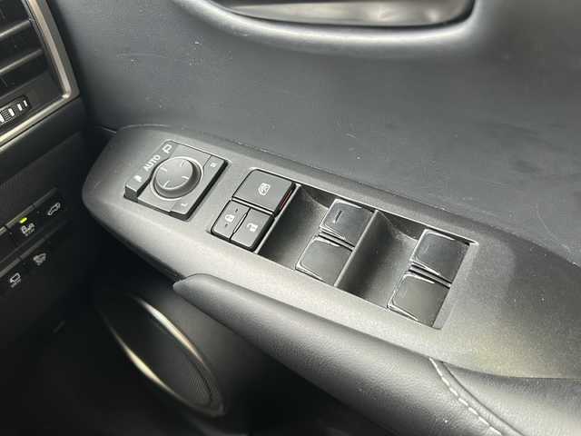 レクサス ＮＸ 300h バージョンL 鹿児島県 2017(平29)年 7.9万km グラファイトブラックガラスフレーク 純正ナビ/バックカメラ/フルセグテレビ/Bluetooth/サンルーフ/レーダークルーズコントロール/クリアランスソナー/ETC2.0/前後ドライブレコーダー/ブラインドスポットモニター/シートヒーター/ステアリングヒーター/パワーウィンドウ/パワーステアリング/純正フロアマット/純正19インチアルミホイール/取扱説明書/保証書/スペアキー×１