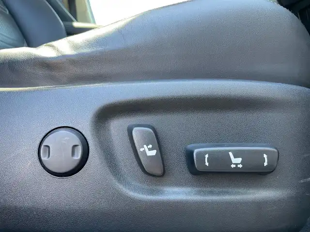 レクサス ＮＸ 300h バージョンL 鹿児島県 2017(平29)年 7.9万km グラファイトブラックガラスフレーク 純正ナビ/バックカメラ/フルセグテレビ/Bluetooth/サンルーフ/レーダークルーズコントロール/クリアランスソナー/ETC2.0/前後ドライブレコーダー/ブラインドスポットモニター/シートヒーター/ステアリングヒーター/パワーウィンドウ/パワーステアリング/純正フロアマット/純正19インチアルミホイール/取扱説明書/保証書/スペアキー×１