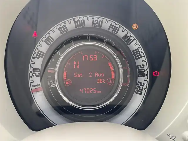 フィアット ５００ 1．2 ポップ 宮崎県 2017(平29)年 4.7万km 白 社外7インチSDナビ【AVIC-MRZ009】/・CD/・DVD/・Bluetooth /・フルセグ/・AM/・FM/・USB/・AUX/USB入力端子/社外ETC/革巻きステアリング/ステアリングリモコン/シティモードスイッチ/エコノミースイッチ/純正フロアマット/保証書/取扱説明書