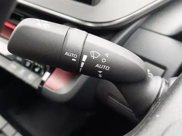 トヨタ プリウス Z 東京都 2025(令7)年 0.5万km プラチナホワイトパールマイカ Toyota Safety Sense/・プリクラッシュセーフティ/・レーントレーシングアシスト/・オートマチックハイビーム/・レーダークルーズコントロール/・クリアランスソナー/・ブラインドスポットモニター/・パノラミックビューモニター/アドバンスドパーク/プッシュスタート/純正ナビ/フルセグTV/ETC2.0/ワイヤレス充電器/100V電源/運転席メモリー機能付きパワーシート/パワーバックドア/シートヒーター/ベンチレーション/ステアリングヒーター/LEDヘッドライト/19インチ純正アルミホイール/スマートキー