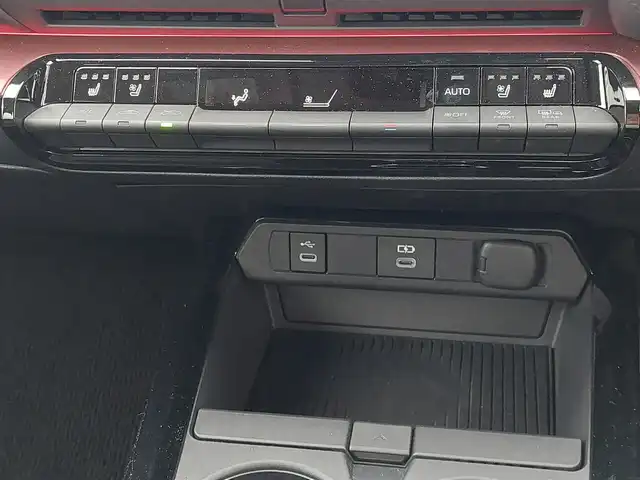 トヨタ プリウス Z 東京都 2025(令7)年 0.5万km プラチナホワイトパールマイカ Toyota Safety Sense/・プリクラッシュセーフティ/・レーントレーシングアシスト/・オートマチックハイビーム/・レーダークルーズコントロール/・クリアランスソナー/・ブラインドスポットモニター/・パノラミックビューモニター/アドバンスドパーク/プッシュスタート/純正ナビ/フルセグTV/ETC2.0/ワイヤレス充電器/100V電源/運転席メモリー機能付きパワーシート/パワーバックドア/シートヒーター/ベンチレーション/ステアリングヒーター/LEDヘッドライト/19インチ純正アルミホイール/スマートキー