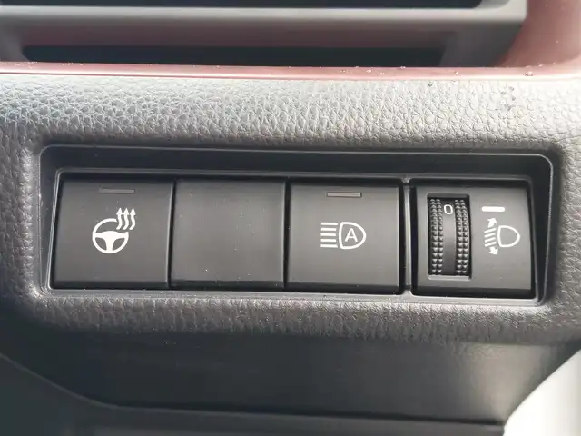 トヨタ プリウス Z 東京都 2025(令7)年 0.5万km プラチナホワイトパールマイカ Toyota Safety Sense/・プリクラッシュセーフティ/・レーントレーシングアシスト/・オートマチックハイビーム/・レーダークルーズコントロール/・クリアランスソナー/・ブラインドスポットモニター/・パノラミックビューモニター/アドバンスドパーク/プッシュスタート/純正ナビ/フルセグTV/ETC2.0/ワイヤレス充電器/100V電源/運転席メモリー機能付きパワーシート/パワーバックドア/シートヒーター/ベンチレーション/ステアリングヒーター/LEDヘッドライト/19インチ純正アルミホイール/スマートキー