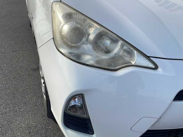 トヨタ アクア S 茨城県 2012(平24)年 12.2万km ライムホワイトパールクリスタルシャイン 社外ナビ/【TV・CD・DVD・AM・FM・BT・USB・SD・AUX】/ETC/Bカメラ/オートライト/LEDライト/ヘッドライトレベライザー/オートエアコン/純正フロアマット/純正ホイールカバー/電格ミラー/ウインカーミラー/プッシュスタート/スマートキー