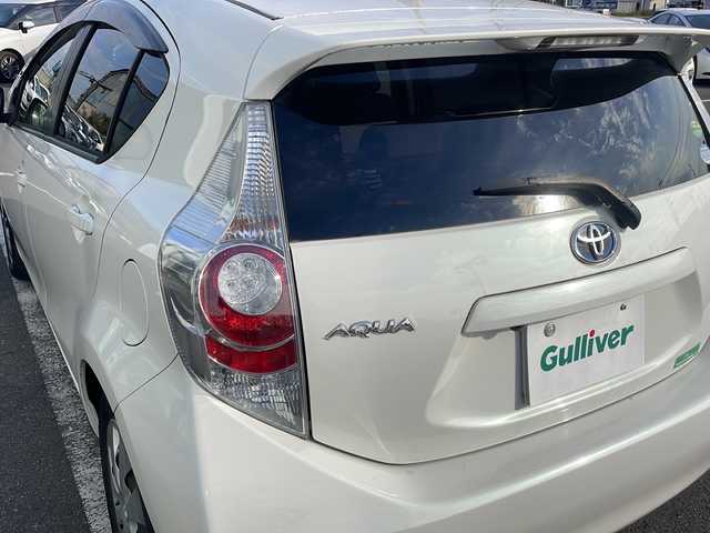 トヨタ アクア S 茨城県 2012(平24)年 12.2万km ライムホワイトパールクリスタルシャイン 社外ナビ/【TV・CD・DVD・AM・FM・BT・USB・SD・AUX】/ETC/Bカメラ/オートライト/LEDライト/ヘッドライトレベライザー/オートエアコン/純正フロアマット/純正ホイールカバー/電格ミラー/ウインカーミラー/プッシュスタート/スマートキー