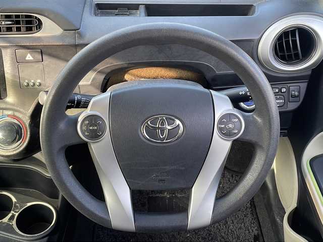 トヨタ アクア S 茨城県 2012(平24)年 12.2万km ライムホワイトパールクリスタルシャイン 社外ナビ/【TV・CD・DVD・AM・FM・BT・USB・SD・AUX】/ETC/Bカメラ/オートライト/LEDライト/ヘッドライトレベライザー/オートエアコン/純正フロアマット/純正ホイールカバー/電格ミラー/ウインカーミラー/プッシュスタート/スマートキー