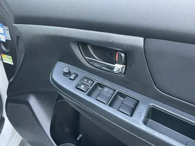 スバル インプレッサ ＸＶ 2．0i－L アイサイト 長野県 2013(平25)年 8.1万km サテンホワイトパール ４WDワンオーナー/inno製ルーフボックス/inno製ベースキャリア/冬タイヤ・社外アルミホイール装着/積込純正ホイール・夏タイヤ/アイサイト/カロッツェリアナビ　/フルセグTV・Bluetooth・DVD/バックカメラ/ETC/デジタルインナーミラー型ドラレコ/追従機能付クルーズコントロール/運転席パワーシート/パドルシフト/車線逸脱防止警報機能/アイドリングストップ/スマートキー/プッシュスタート/スペアキー/保証書/取扱説明書