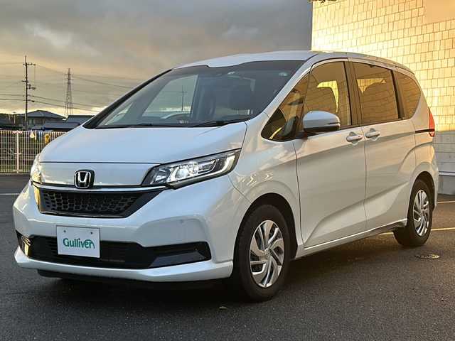 ホンダ フリード G ホンダセンシング 香川県 2022(令4)年 2.2万km プラチナホワイトパール メモリナビ　（ＡＶＩＣ－ＢＺ７１２）/・Bluetooth接続/・フルセグＴＶ/・バックカメラ/・ＤＶＤ再生/・ＣＤ再生/両側パワースライドドア/ワンオーナー/シートヒーター/・運転席＋助手席/前後コーナーセンサー/レーダークルーズコントロール/LEDヘッドライト/オートライト/ETC/スペアキー1本/アイドリングストップ