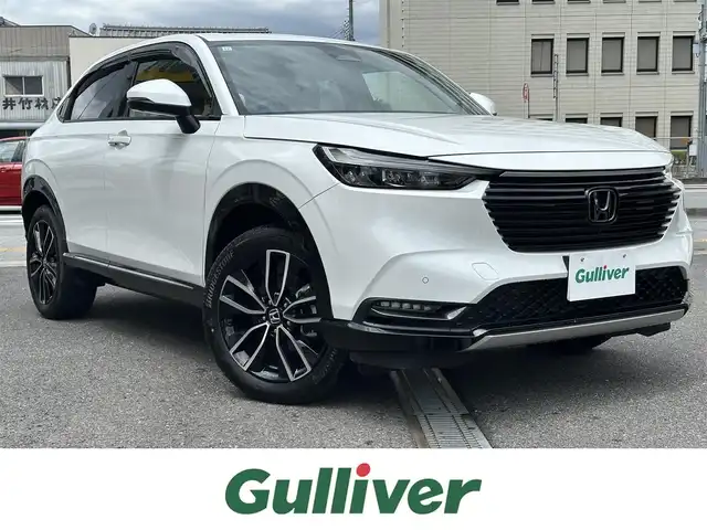 ホンダ ヴェゼル ハイブリッド e:HEV Z 三重県 2023(令5)年 1万km プラチナホワイトパール ホンダセンシング/ホンダコネクトディスプレイ/　・Bluetooth/　・Applecarplay (Bluetooth接続時)/　・フルセグＴＶ/　・USB/バックガイドカメラ/無限ドアバイザー/アダプティブクルーズコントロール/ブラインドスポットモニター/クリアランスソナー/ダウンヒルアシスト/パワーバックドア/スマートキーＸ２/プッシュスタート/LED（ヘッドライト・フォグライト）/ハーフレザーシート/Ｄ・Ｎ席シートヒーター/ステアリングヒーター/パドルシフト/オートリトラクタブルミラー/ターンミラー/ビルトインETC2.0/純正フロアマット（プレミアムタイプ）/横滑り防止機能