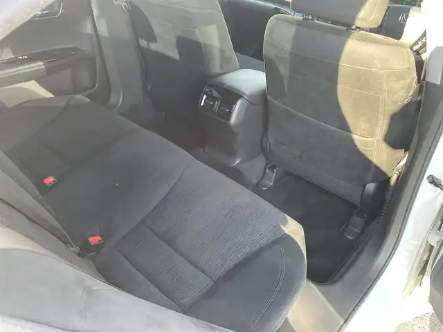 ホンダ アコード ハイブリッド LX 長野県 2016(平28)年 10.1万km ホワイトオーキッドパール 純正ナビ（FM/AM、CD、DVD、BT、USB）/フルセグテレビ/バックカメラ/ビルトインETC/レーンキープアシスト/衝突軽減システム/前後コーナーセンサー/クルーズコントロール追従有/前席パワーシート/革ステアリング/ダブルサイドエアバック/カーテンエアバック/純正フロアマット/社外１７AW/LEDオートライト/純正サマーAW積み込み/ワンオーナー/４WD/保証書、取扱説明書/スマートキー