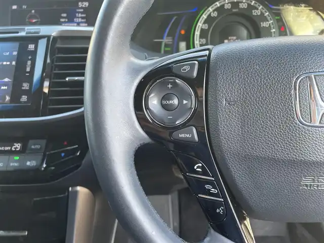ホンダ アコード ハイブリッド LX 長野県 2016(平28)年 10.1万km ホワイトオーキッドパール 純正ナビ（FM/AM、CD、DVD、BT、USB）/フルセグテレビ/バックカメラ/ビルトインETC/レーンキープアシスト/衝突軽減システム/前後コーナーセンサー/クルーズコントロール追従有/前席パワーシート/革ステアリング/ダブルサイドエアバック/カーテンエアバック/純正フロアマット/社外１７AW/LEDオートライト/純正サマーAW積み込み/ワンオーナー/４WD/保証書、取扱説明書/スマートキー