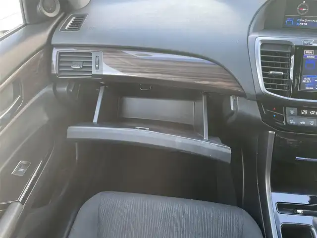 ホンダ アコード ハイブリッド LX 長野県 2016(平28)年 10.1万km ホワイトオーキッドパール 純正ナビ（FM/AM、CD、DVD、BT、USB）/フルセグテレビ/バックカメラ/ビルトインETC/レーンキープアシスト/衝突軽減システム/前後コーナーセンサー/クルーズコントロール追従有/前席パワーシート/革ステアリング/ダブルサイドエアバック/カーテンエアバック/純正フロアマット/社外１７AW/LEDオートライト/純正サマーAW積み込み/ワンオーナー/４WD/保証書、取扱説明書/スマートキー