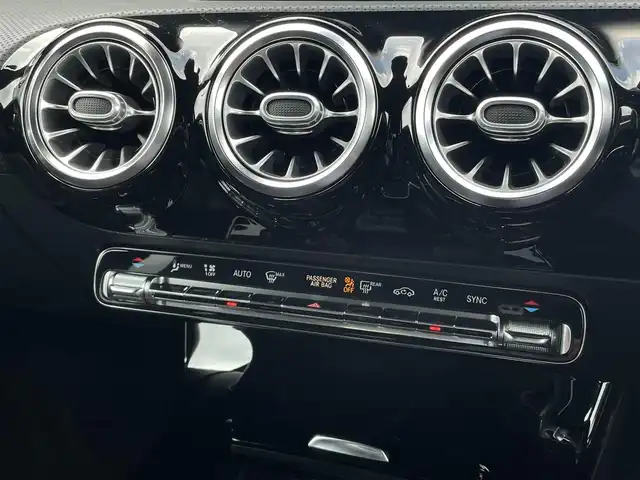 メルセデス・ベンツ ＣＬＡ２００ｄ Sブレーク AMGライン 三重県 2021(令3)年 3.5万km ポーラホワイト 純正HDDナビ（フルセグTV/BT）/バックモニター/ABS/コーナーセンサー/自動駐車/クルーズコントロール（追従走行有）/純正ドライブレコーダー（前後）/ETC2.0/マルチビームLED/ブラインドスポットアシスト/メモリ機能付きパワーシート/シートヒーター/フットトランクオープナー/ACC