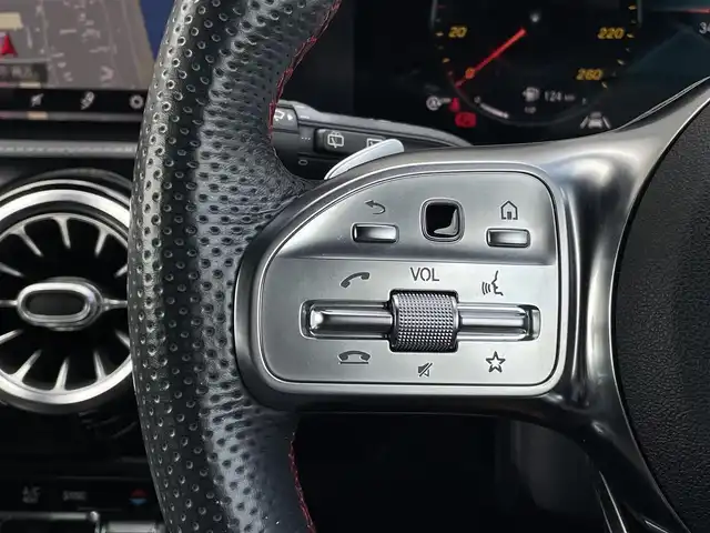 メルセデス・ベンツ ＣＬＡ２００ｄ Sブレーク AMGライン 三重県 2021(令3)年 3.5万km ポーラホワイト 純正HDDナビ（フルセグTV/BT）/バックモニター/ABS/コーナーセンサー/自動駐車/クルーズコントロール（追従走行有）/純正ドライブレコーダー（前後）/ETC2.0/マルチビームLED/ブラインドスポットアシスト/メモリ機能付きパワーシート/シートヒーター/フットトランクオープナー/ACC