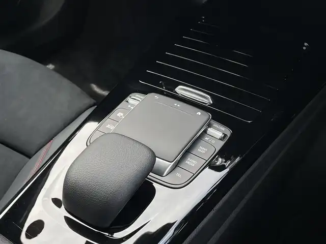 メルセデス・ベンツ ＣＬＡ２００ｄ Sブレーク AMGライン 三重県 2021(令3)年 3.5万km ポーラホワイト 純正HDDナビ（フルセグTV/BT）/バックモニター/ABS/コーナーセンサー/自動駐車/クルーズコントロール（追従走行有）/純正ドライブレコーダー（前後）/ETC2.0/マルチビームLED/ブラインドスポットアシスト/メモリ機能付きパワーシート/シートヒーター/フットトランクオープナー/ACC