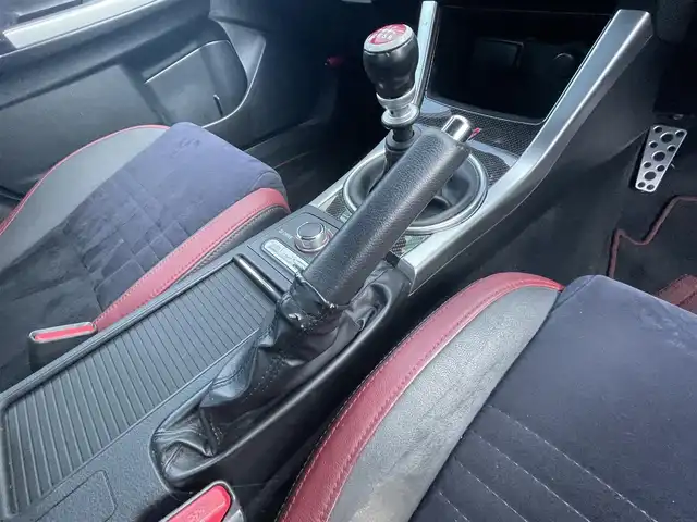 スバル ＷＲＸ ＳＴＩ STI タイプS 青森県 2015(平27)年 8.3万km クリスタルブラックシリカ 4WD/純正ナビ/純正リアスポイラー/STi18インチAW/LEDヘッドライト/オートライト/プッシュスタート/スマートキー/ハーフレザーシート