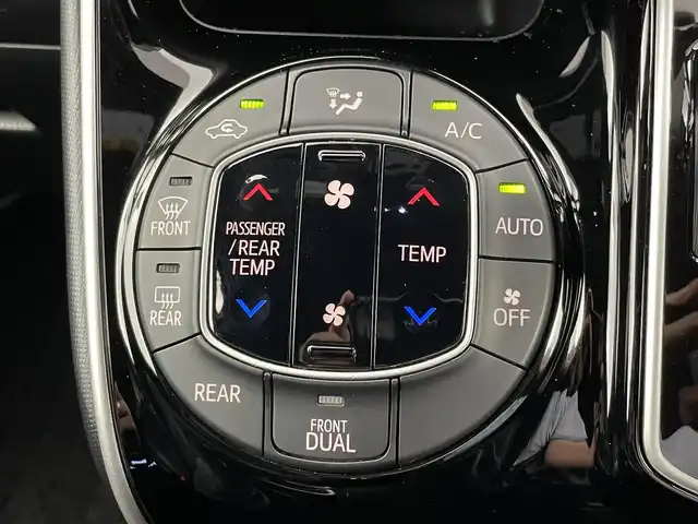 トヨタ ヴォクシー ZS 煌Ⅲ 埼玉県 2020(令2)年 4.6万km ブラック 純正10インチナビ/ CD DVD フルセグTV Bluetooth/バックカメラ/トヨタセーフティーセンス/プリクラッシュセーフティ/レーンディパーチャーアラート/クルーズコントロール/パーキングサポートブレーキ/クリアランスソナー/先行車発進お知らせ機能/両側パワースライドドア/ミラー一体型ドライブレレコーダー/LEDオートライト/オートハイビーム/シグネチャーライト/スマートキー/ETC