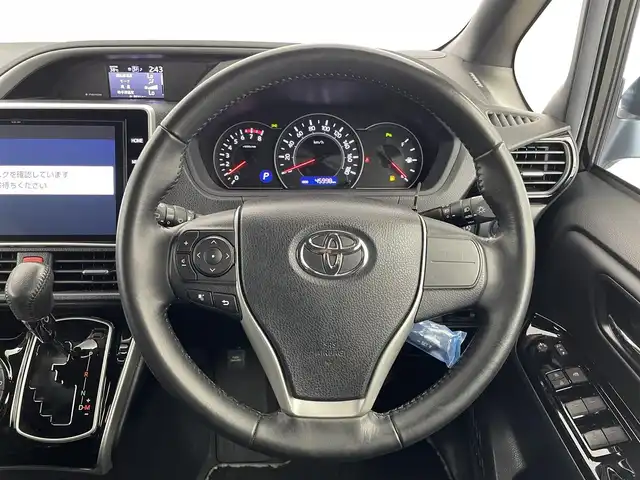 トヨタ ヴォクシー ZS 煌Ⅲ 埼玉県 2020(令2)年 4.6万km ブラック 純正10インチナビ/ CD DVD フルセグTV Bluetooth/バックカメラ/トヨタセーフティーセンス/プリクラッシュセーフティ/レーンディパーチャーアラート/クルーズコントロール/パーキングサポートブレーキ/クリアランスソナー/先行車発進お知らせ機能/両側パワースライドドア/ミラー一体型ドライブレレコーダー/LEDオートライト/オートハイビーム/シグネチャーライト/スマートキー/ETC