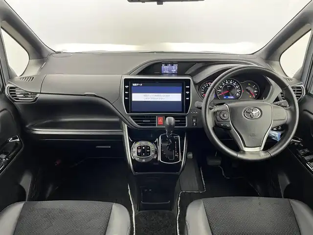 トヨタ ヴォクシー ZS 煌Ⅲ 埼玉県 2020(令2)年 4.6万km ブラック 純正10インチナビ/ CD DVD フルセグTV Bluetooth/バックカメラ/トヨタセーフティーセンス/プリクラッシュセーフティ/レーンディパーチャーアラート/クルーズコントロール/パーキングサポートブレーキ/クリアランスソナー/先行車発進お知らせ機能/両側パワースライドドア/ミラー一体型ドライブレレコーダー/LEDオートライト/オートハイビーム/シグネチャーライト/スマートキー/ETC