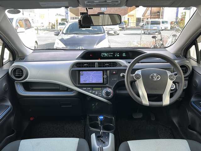 トヨタ アクア S 千葉県 2013(平25)年 12.7万km シルバーM 純正SDナビゲーション/【Bluetooth・CD・DVD・SD・DS】/バックカメラ/エンジンプッシュスタート/・スマートキー/・スペアキー/ハロゲンヘッドライト/・オートライト/前後ドライブレコーダー/ETC/ステアリングリモコン/取扱説明書