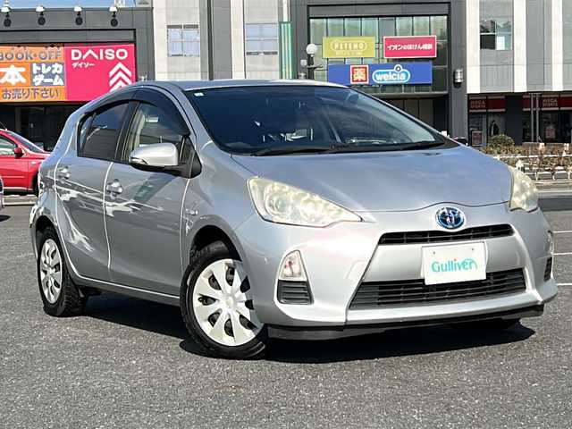 トヨタ アクア S 千葉県 2013(平25)年 12.7万km シルバーM 純正SDナビゲーション/【Bluetooth・CD・DVD・SD・DS】/バックカメラ/エンジンプッシュスタート/・スマートキー/・スペアキー/ハロゲンヘッドライト/・オートライト/前後ドライブレコーダー/ETC/ステアリングリモコン/取扱説明書
