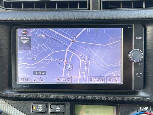 トヨタ アクア S 千葉県 2013(平25)年 12.7万km シルバーM 純正SDナビゲーション/【Bluetooth・CD・DVD・SD・DS】/バックカメラ/エンジンプッシュスタート/・スマートキー/・スペアキー/ハロゲンヘッドライト/・オートライト/前後ドライブレコーダー/ETC/ステアリングリモコン/取扱説明書