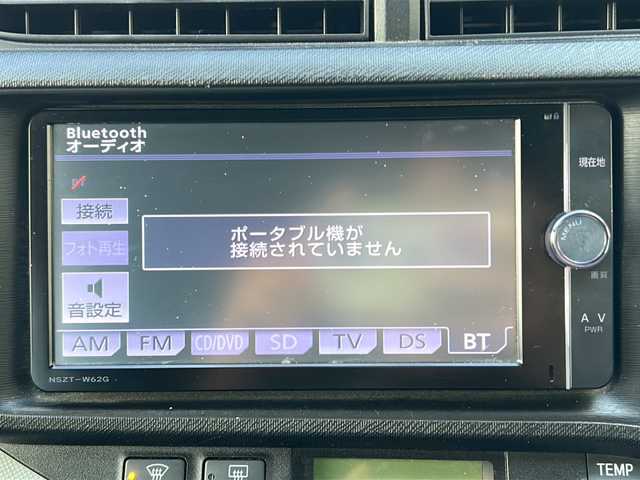 トヨタ アクア S 千葉県 2013(平25)年 12.7万km シルバーM 純正SDナビゲーション/【Bluetooth・CD・DVD・SD・DS】/バックカメラ/エンジンプッシュスタート/・スマートキー/・スペアキー/ハロゲンヘッドライト/・オートライト/前後ドライブレコーダー/ETC/ステアリングリモコン/取扱説明書