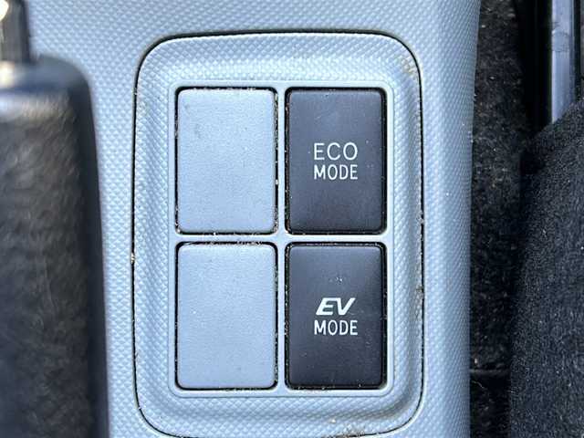 トヨタ アクア S 千葉県 2013(平25)年 12.7万km シルバーM 純正SDナビゲーション/【Bluetooth・CD・DVD・SD・DS】/バックカメラ/エンジンプッシュスタート/・スマートキー/・スペアキー/ハロゲンヘッドライト/・オートライト/前後ドライブレコーダー/ETC/ステアリングリモコン/取扱説明書