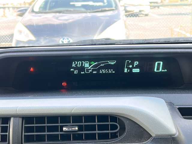 トヨタ アクア S 千葉県 2013(平25)年 12.7万km シルバーM 純正SDナビゲーション/【Bluetooth・CD・DVD・SD・DS】/バックカメラ/エンジンプッシュスタート/・スマートキー/・スペアキー/ハロゲンヘッドライト/・オートライト/前後ドライブレコーダー/ETC/ステアリングリモコン/取扱説明書